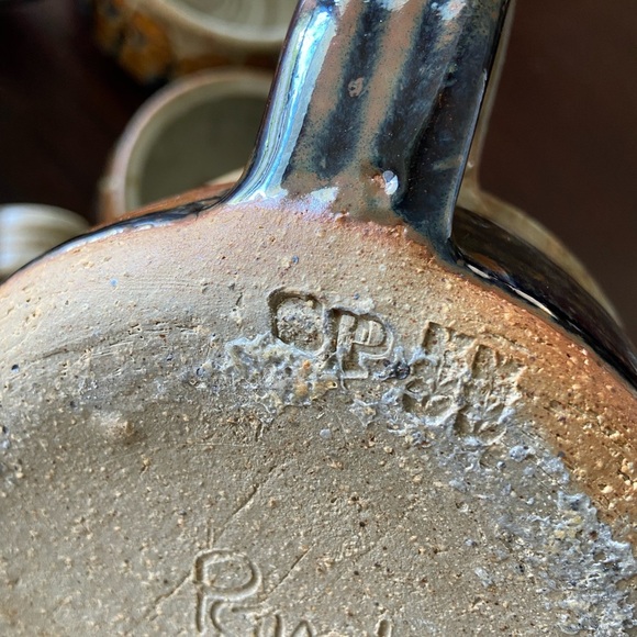 Set of 6 Studio Pottery large Handled Bowls or Shallow Large Mug Signed & Stamp - Picture 4 of 12